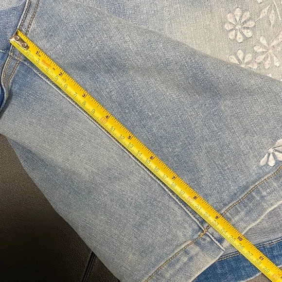 #LB918 - Lane Bryant Embroidered Bermuda Mid-Rise Denim Shorts- 20W - Picture 8 of 8